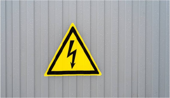 What are the possible reasons for the zero voltage or low voltage of the single cell and battery pack?